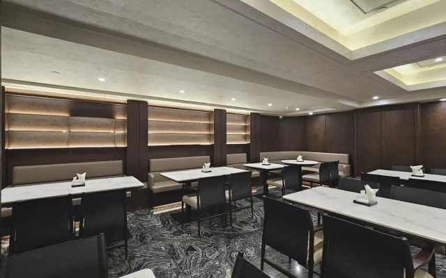 Yarrow Hotel