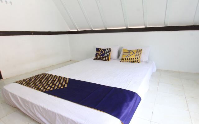 OYO Life 93154 White Kos Jenggala