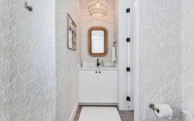 Lakeside Luxury 230 LAK