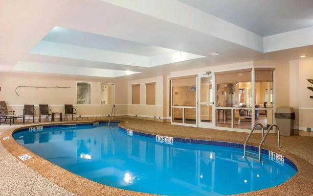 Comfort Suites West Warwick - Providence