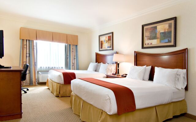 Holiday Inn Express & Suites Klamath, an IHG Hotel