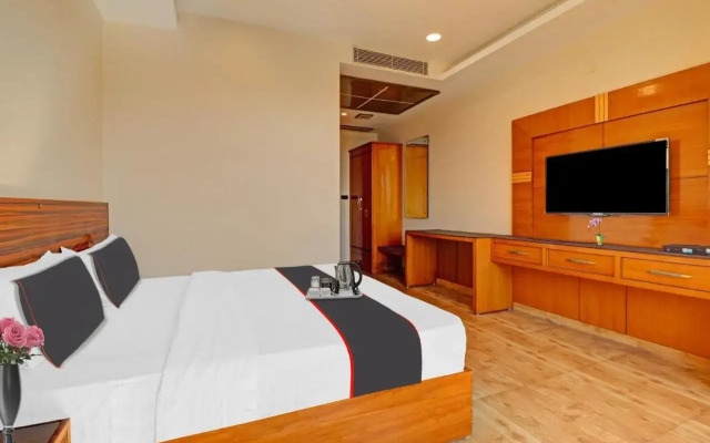 Oyo 703086 Hotel Shri Rooms & Restaurant