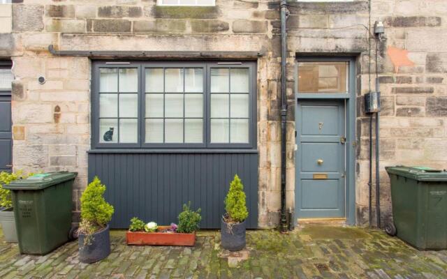 ALTIDO Spacious 3BR Mews House behind Calton Hill