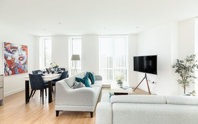 Price & Weeks - Winchester Suite (with Parking)