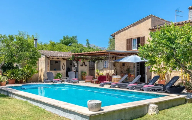 Traditional Charm With Private Pool