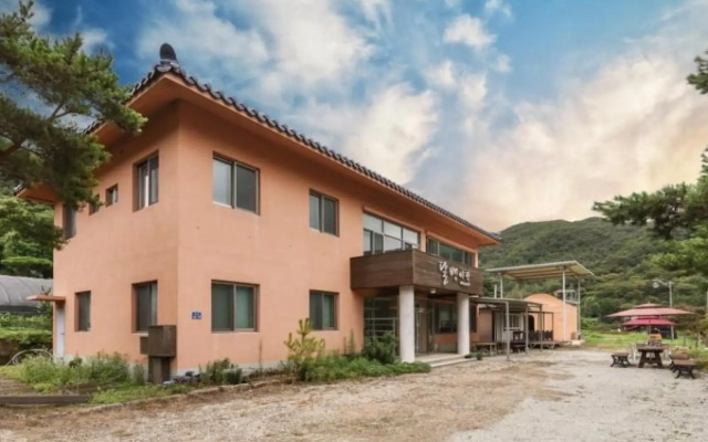 Gwangyang Sandalbaengi Pension