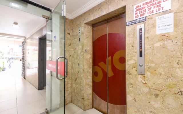 OYO 334 Everest Hotel