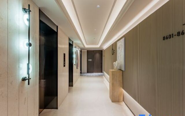 Shanghai People's Square Nanjing East Road Pedestrian Street Treasury Hotel