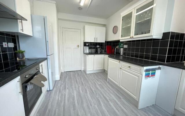 Bournemouth 3 Bedroom - Parking