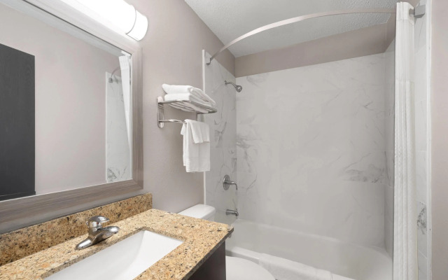 Super 8 by Wyndham Farmville