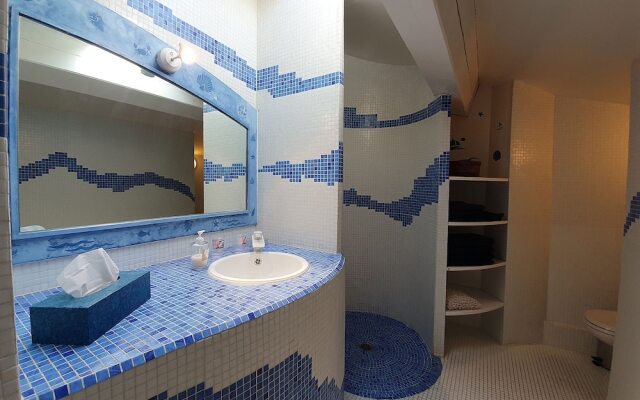 Spacious Villa in Languedoc-Roussillon with private Swimming Pool