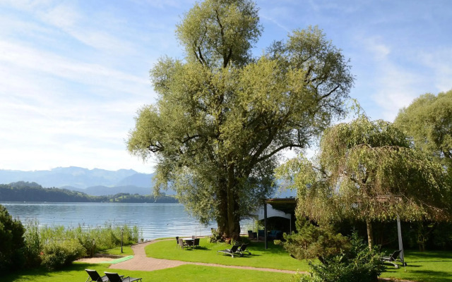 Swiss-Chalet Merlischachen - Historik Chalet-Hotel Lodge