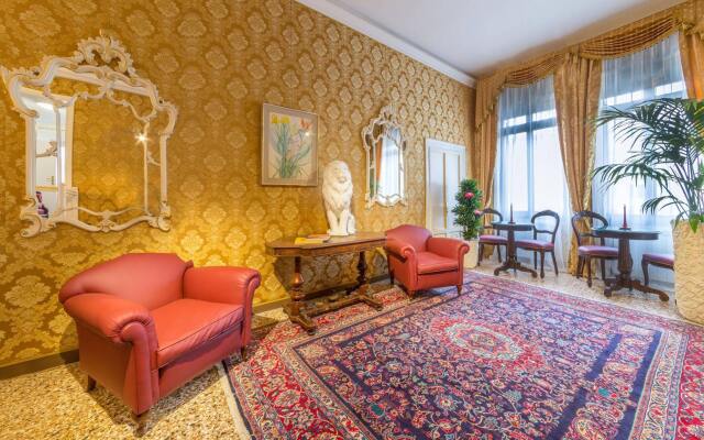 Friendly Venice Suites