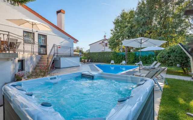 Scenic Villa With Private Garden