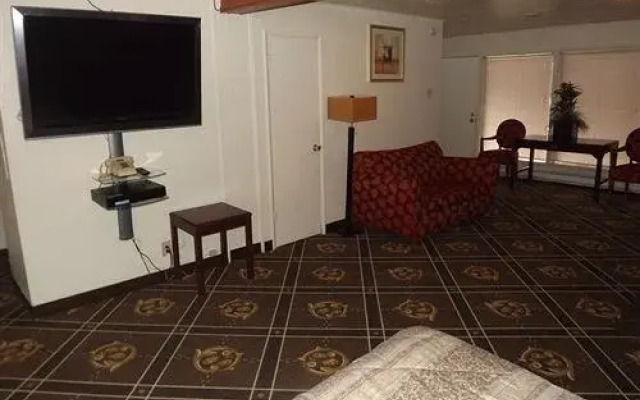 Rodeway Inn & Suites