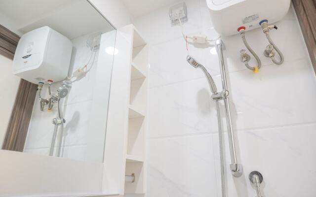 Comfy And Warm Studio Room At Sky House Bsd Apartment