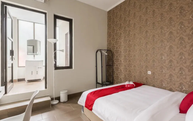 RedDoorz near Grand City Mall 2