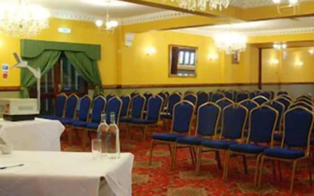 Crown & Cushion Hotel