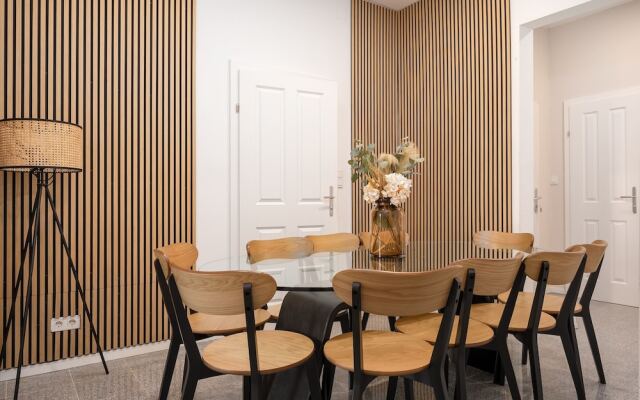 Designer Apartments - Near Danube