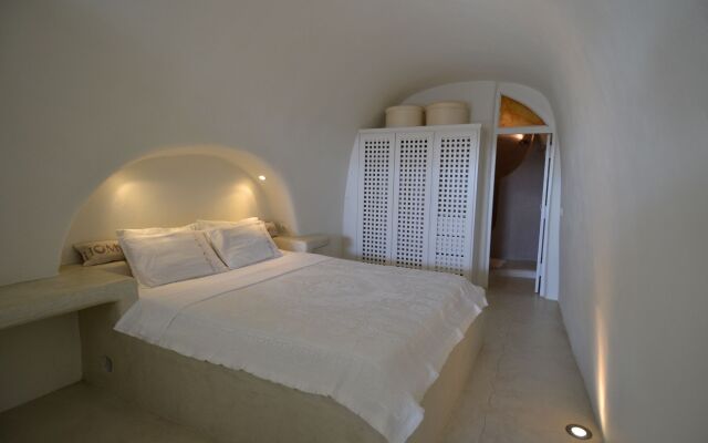 Christina's Cave House