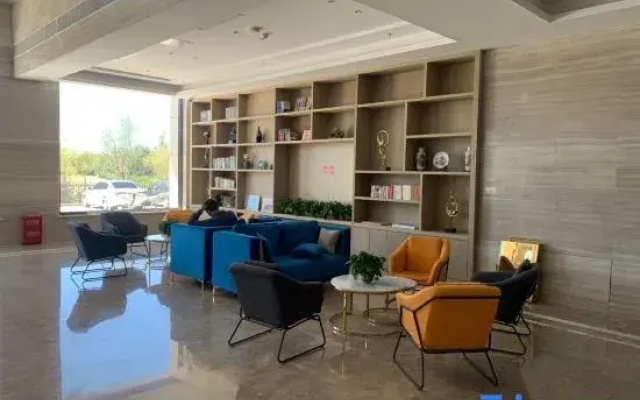 Kyriad Marvelous Hotel(Alxa Zuoqi store)