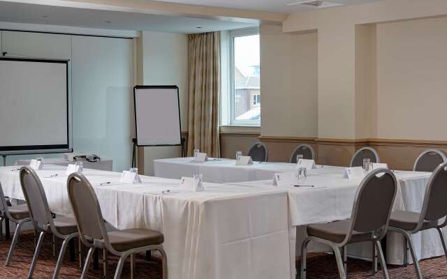 Cresta Court Hotel