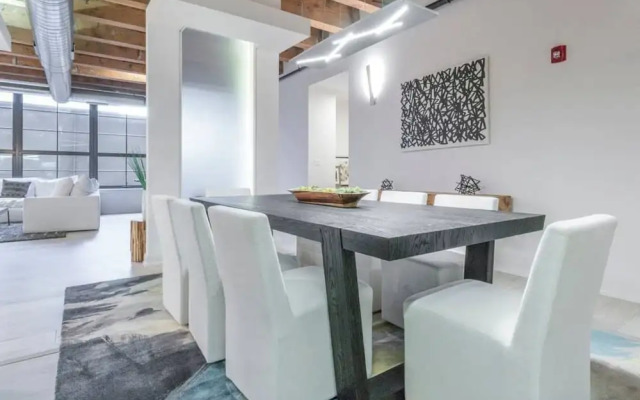 Breathtaking 6 BDR Luxury Condo Downtown Chicago