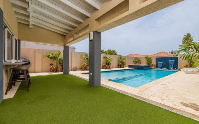 Villa Blue Topaz - Oasis With Pool Hot tub Sauna