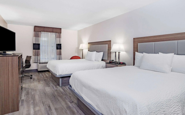 Ramada by Wyndham Hendersonville