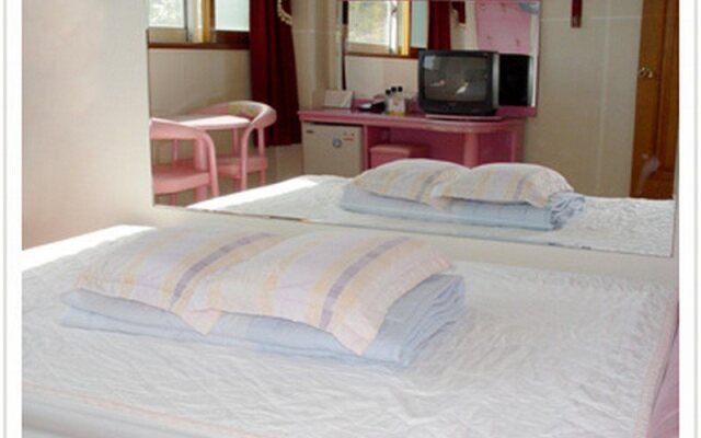 Gangneung Guramy Spa Motel