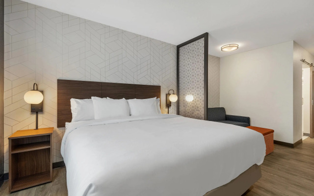 Everhome Suites Corona