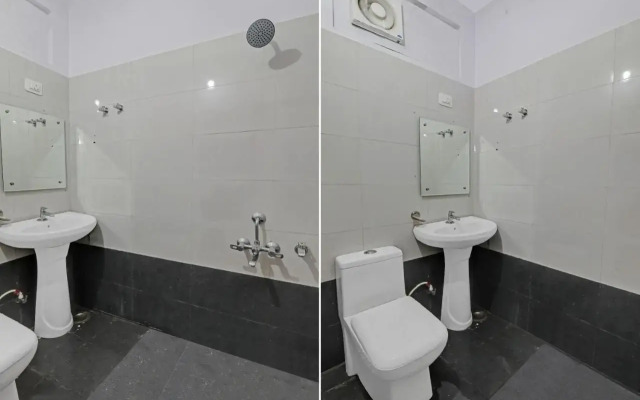 OYO Flagship 80680 Hotel Harsh Inn