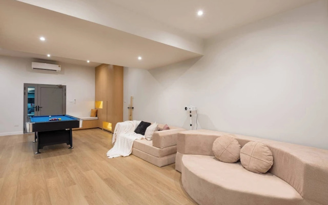 Stylish 5BR Poolhouse & Theater 2mins to BTS
