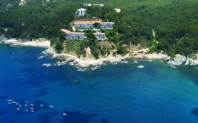 Apartamentos y Bungalows Cala Llevadó