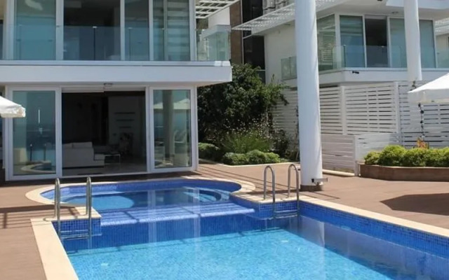 Villa Hill Side 3