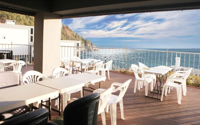Sky and Ocean Village Pension