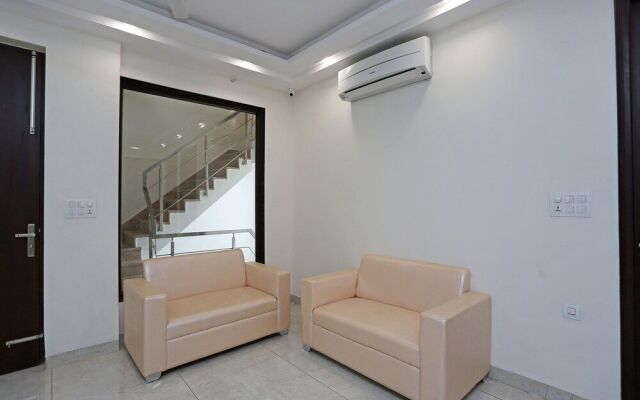OYO 12692 Amexx Residency