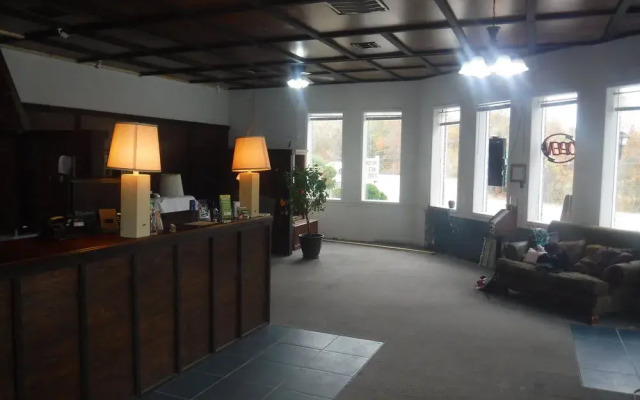 Colonial Mountain Inn