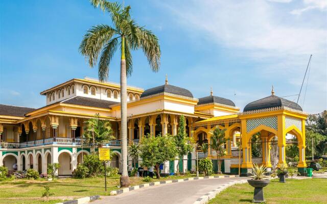 OYO 359 Executive Inn