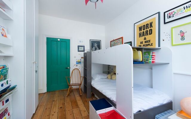 Fashionable 3BR Family Home in Battersea