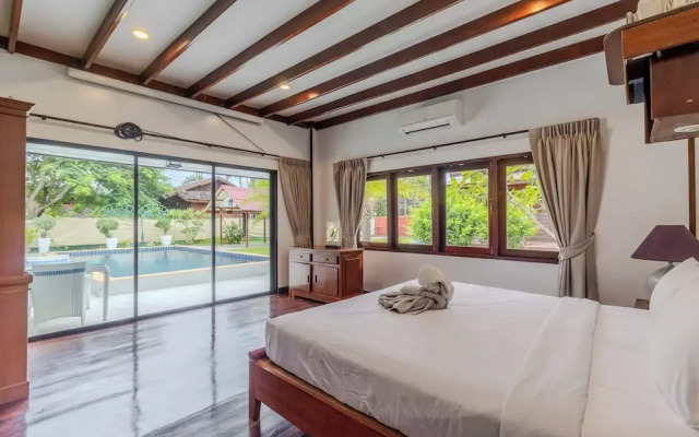 4Br Massive Property Huge Pool V244