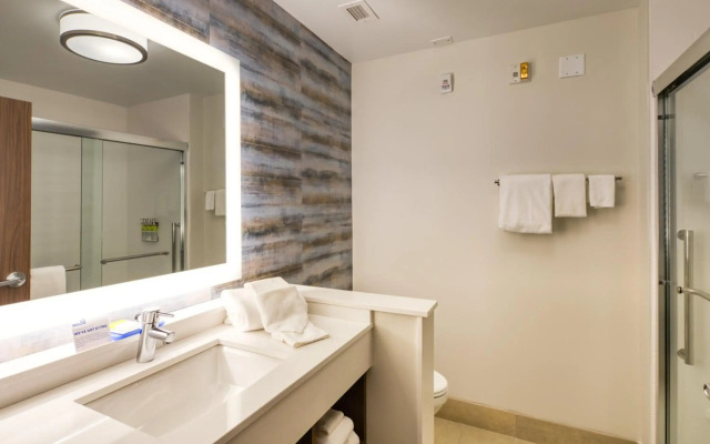 Holiday Inn Express & Suites Charlotte - South End by IHG
