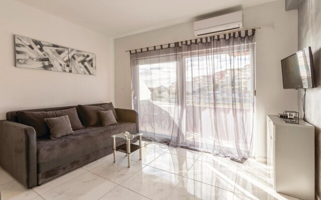 Nice Home in Podstrana With Wifi and 1 Bedrooms