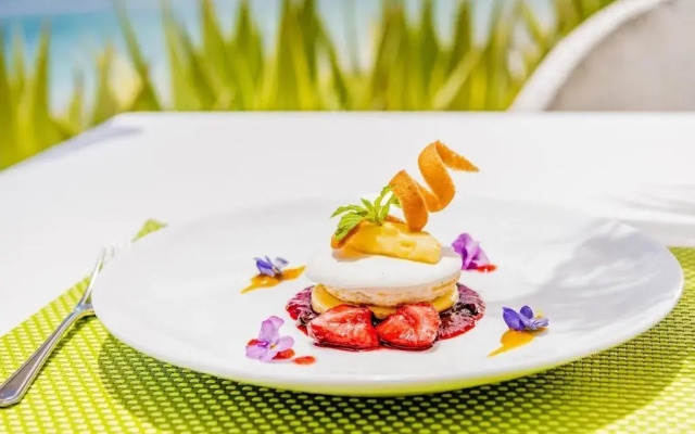Victoria Beachcomber Resort & Spa