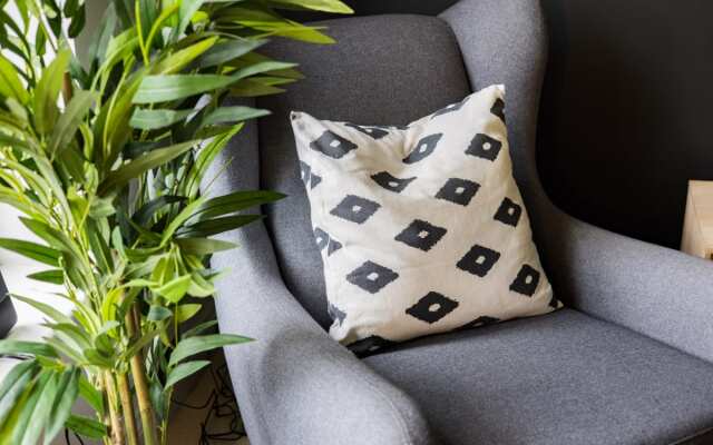 The Brockwell Park Escape - Bright 2BDR Flat with Parking