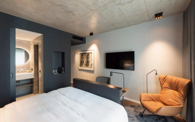 Legend Hotel
