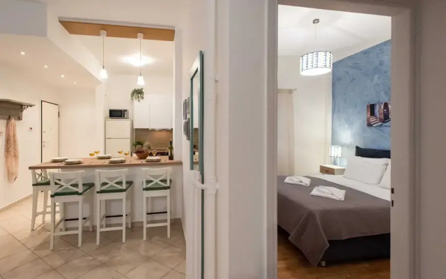 Blue Ark Comfort near Acropolis