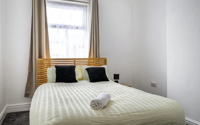 Heart of Blackpool - Sleeps 10 - Parking