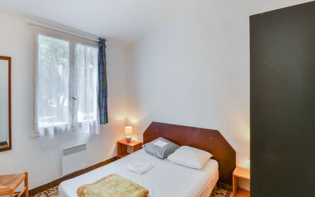 Gite in Holiday Park With Swimming Pool