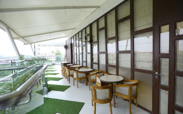 OYO 9319 Hotel Gurveer Royal